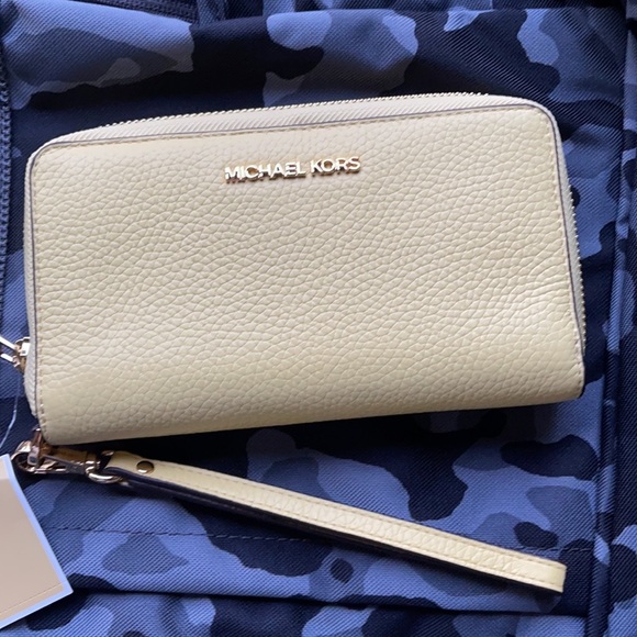 Michael Kors Jet Set Travel Lg Flat Multifunctional Phone Case-Wristlet-Wallet - Picture 9 of 16